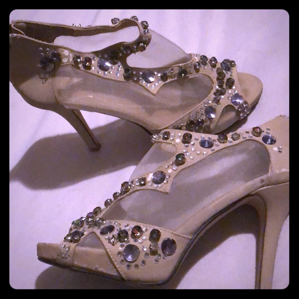 Beautiful shoe with jewels